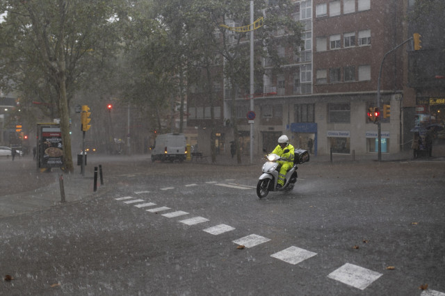 Tancada l'estació de la L3 de Liceu per les pluges torrencials a Barcelona
