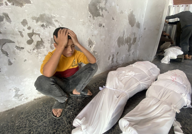 Israel bombardeja un hospital a Gaza i s'incendia el magatzem de medicines