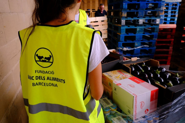 Barcelona i Banc dels Aliments inicien una recollida de menjar i productes per a València