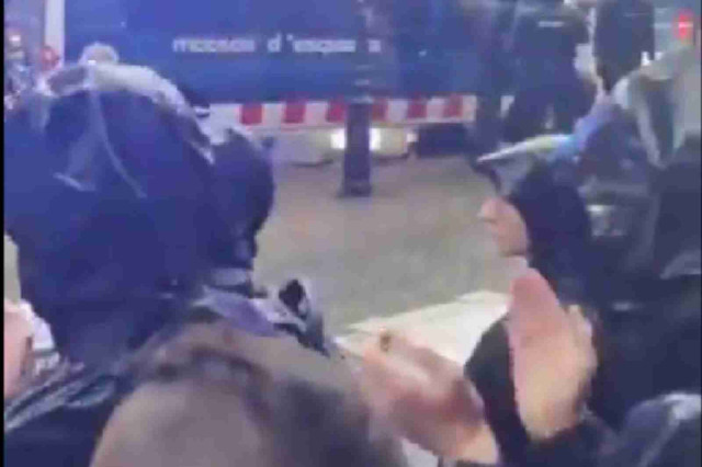 Aconsegueixen aturar el desnonament d'una família amb menors a Barcelona en plena alerta per inundacions