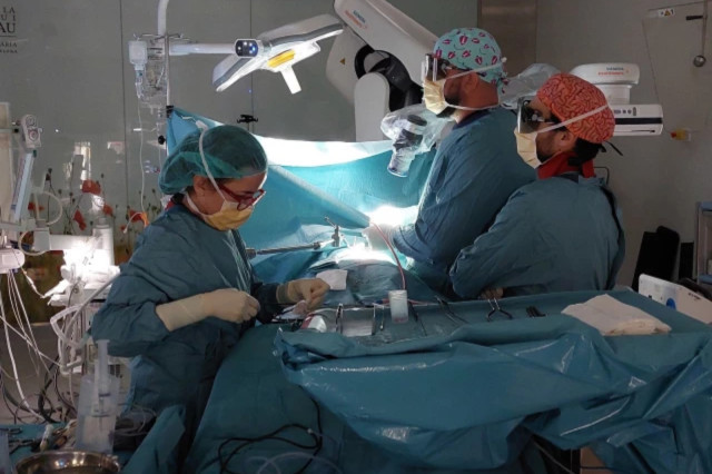 El mètode revolucionari de l'Hospital de Sant Pau per extirpar tumors medul·lars