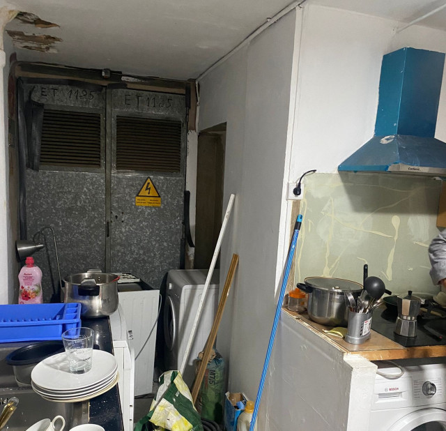 Els Mossos i la Guàrdia Urbana de L'Hospitalet paralitzen la construcció d'11 habitacions il·legals amb greus deficiències de seguretat en un subterrani
