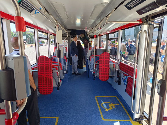 VÍDEO: TMB posa en funcionament el primer autobús d'hidrogen verd articulat del país