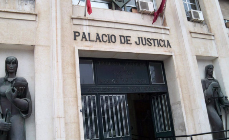 Deu anys de presó per a un repartidor d'un supermercat que va violar una clienta a punta de navalla