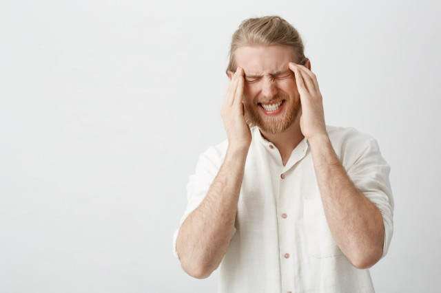 Com podem distingir un simple mal de cap d'un tumor cerebral? Un metge dona dues claus