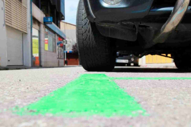 Aparcar el cotxe elèctric a Barcelona serà més car a partir del 2025
