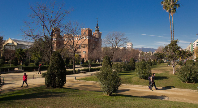 Barcelona en crisi: Les tendes de campanya s'apoderen del Parc de la Ciutadella