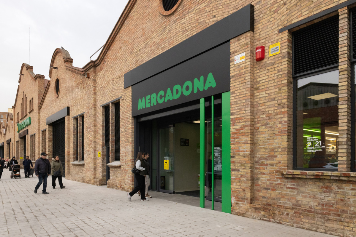 FOTOGRAFIA Exterior del nou supermercat Mercadona que obre avui a Lleida ciutat (2)