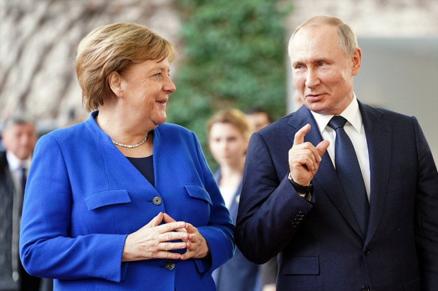 Angela Merkel revela el tens episodi amb el gos de Putin i el president rus respon