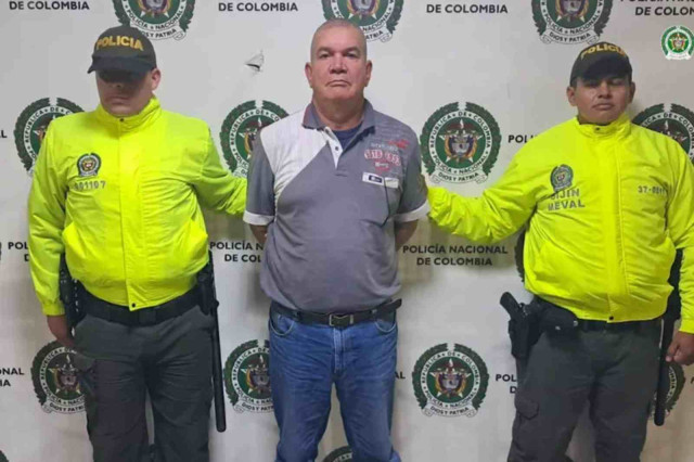 Detingut un conductor d'autobús escolar per segrestar una nena i tenir-la 12 anys captiva