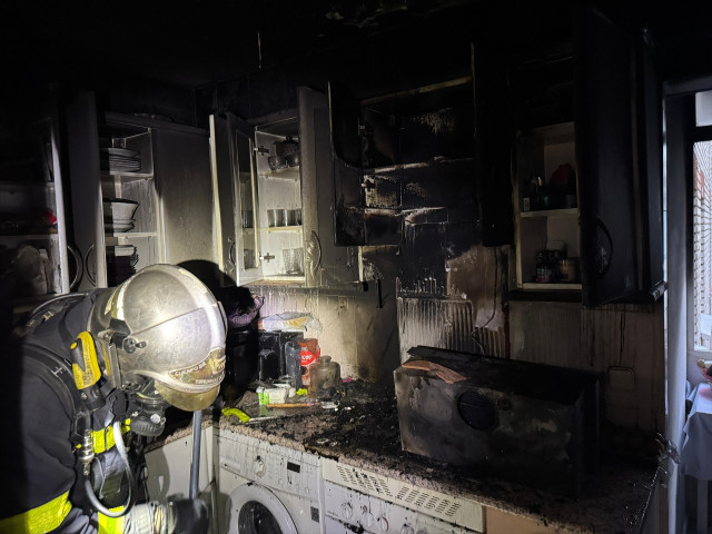 Tres persones hospitalitzades per un incendi en un habitatge de Parla