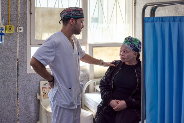 Una expedició de dermatòlegs viatja a Moçambic per a oferir atenció sanitària a persones amb albinisme