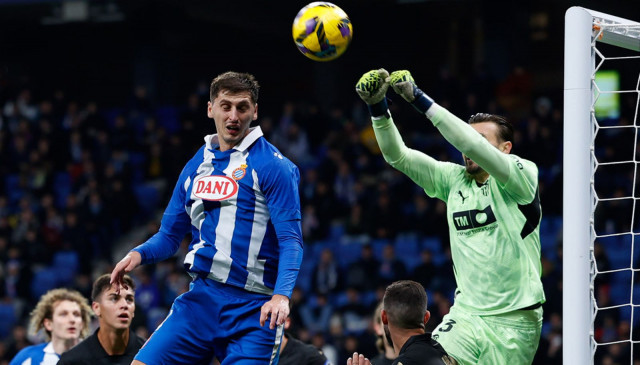 Empat agre entre Espanyol i Valencia un duel directe per la permanència (1-1)