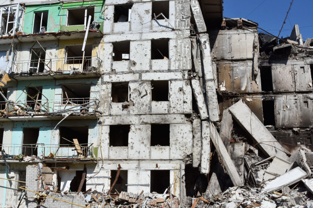 Un mort i deu ferits després d'un bombardeig rus contra la capital d'Ucraïna