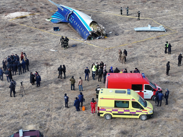 Almenys 38 morts i 29 ferits en estavellar-se un avió azerbaidjanès al Kazakhstan