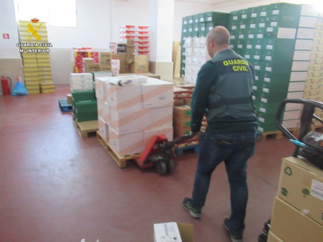 Tres detinguts per estafar més de 36.000 euros empreses de torrons i dolços d'Alacant