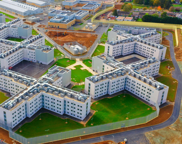 Enxampen una funcionària mantenint relacions sexuals amb un presoner al Regne Unit