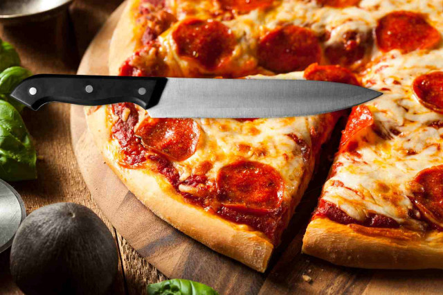 Una repartidora de pizza apunyala 14 vegades una dona embarassada per una discussió sobre la propina
