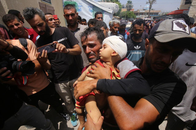 L'infern de Gaza: més de 45.400 morts i nens morint de fred al carrer