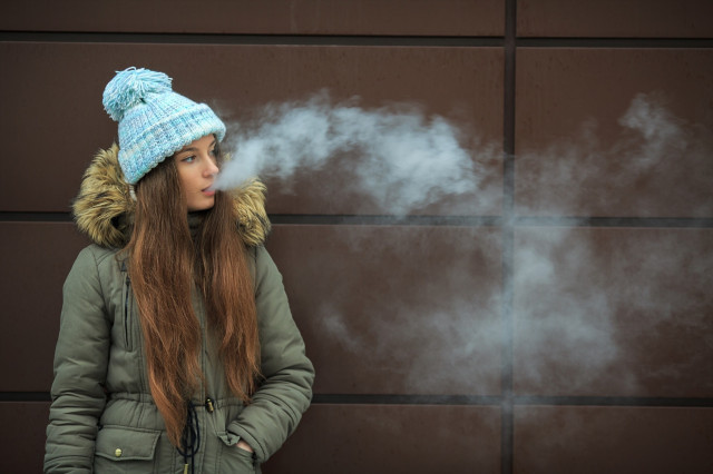 Combinar cigarrets amb vapers augmenta fins a 40 vegades les probabilitats de càncer de pulmó