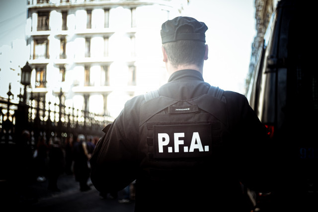 Un policia retirat assassina a sang freda a Argentina un home per tenir posada música alta a casa seva