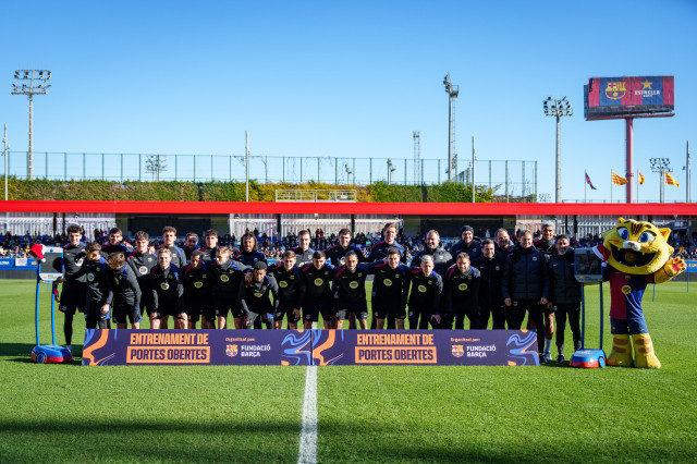 El Barça obre les portes i s'entrena al Johan Cruyff davant de 5.000 aficionats