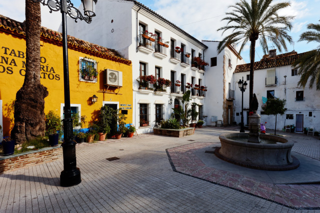 Ferida de gravetat una dona després que un home la llancés d'un quart pis a Marbella