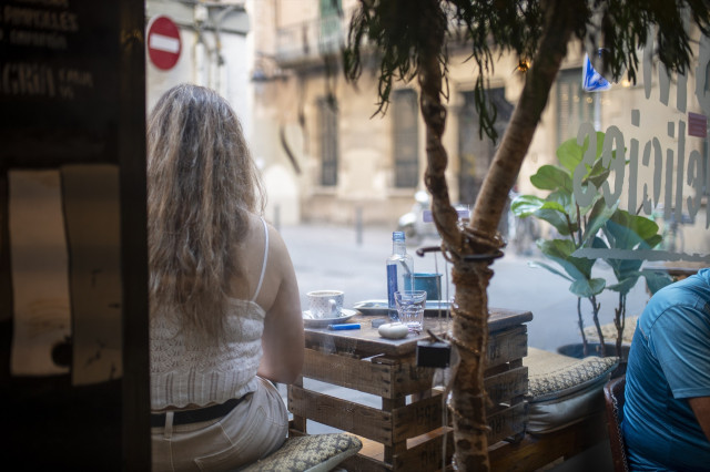 Barcelona prohibeix des de l'1 de gener les estufes de combustió de gas a terrasses de locals