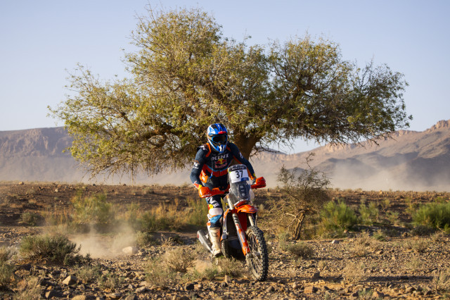 Un català de 19 anys completa un espectacular tercer lloc el primer dia del Dakar