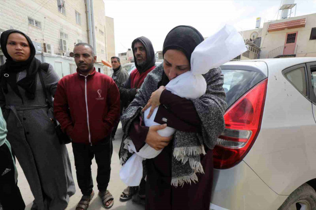 Tragèdia a Gaza: Els bessons d'un mes que van morir de fred en una barraca la nit de Cap d'Any