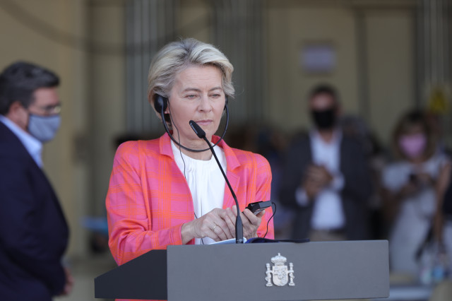 Von der Leyen cancel·la compromisos oficials per pneumònia 