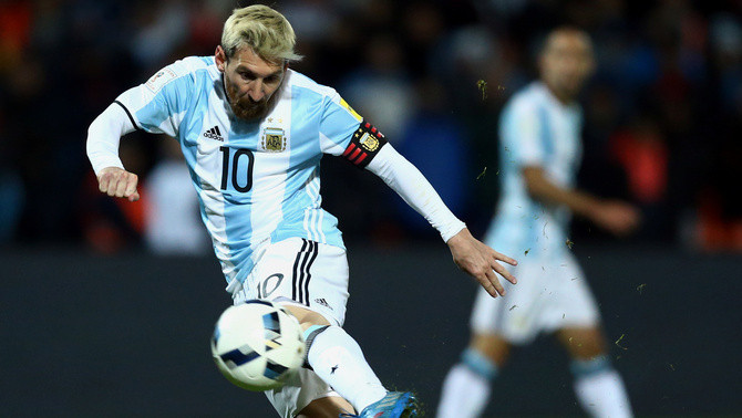 Messi marca en la reaparició amb l'Argentina
