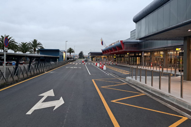 Forts vents obliguen a desviar un vol Barcelona-Santander