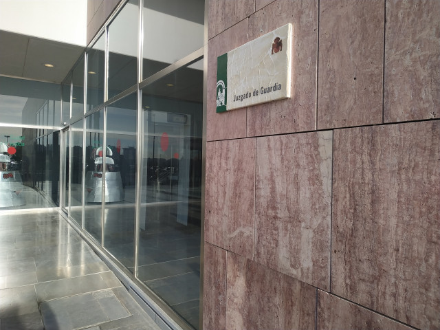 En llibertat el detingut després de caure la parella d'un edifici a Màlaga