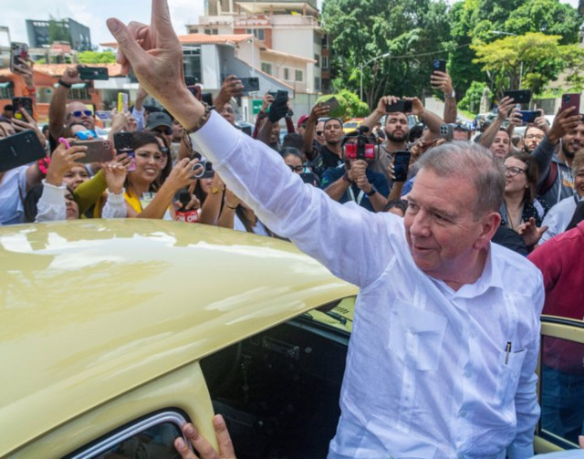 Edmundo González pren mesures després de denunciar el segrest del gendre