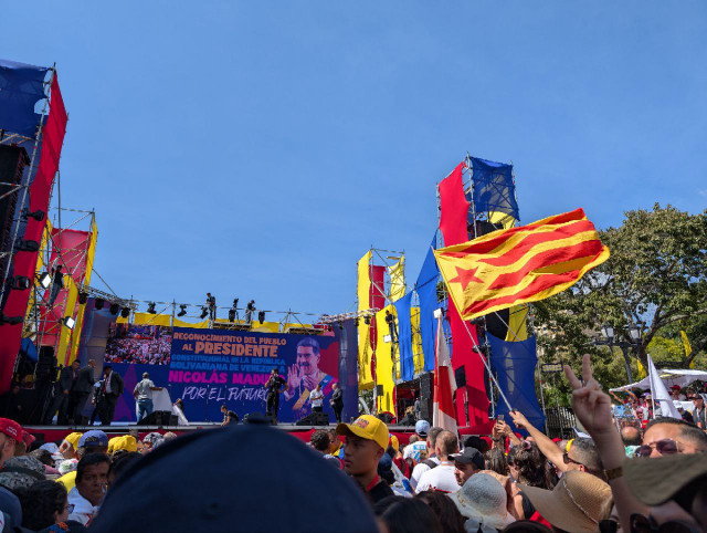 Una delegació de la CUP i l'Esquerra Independentista viatja a Veneçuela per donar suport a Maduro