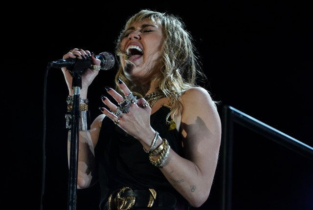 EuropaPress 2162724 26 may 2019 england marton in cleveland us singer miley cyrus preforms on