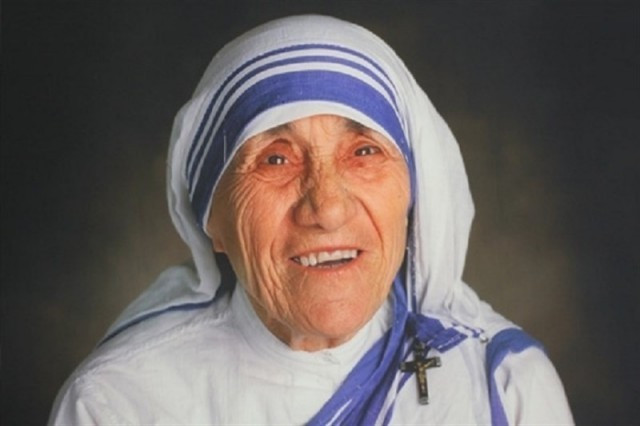 La Mare Teresa de Calcuta ja és Santa