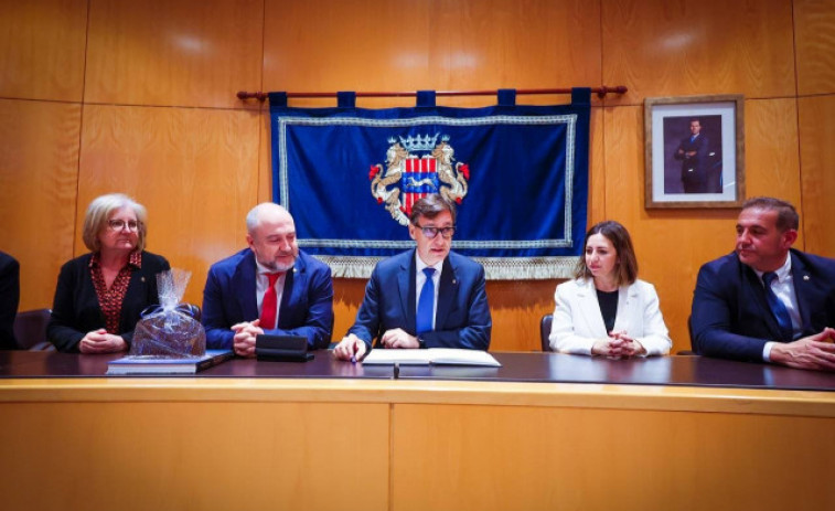 Illa es reuneix amb l'alcalde de Cambrils després de la presentació de la 1 fase del tramvia