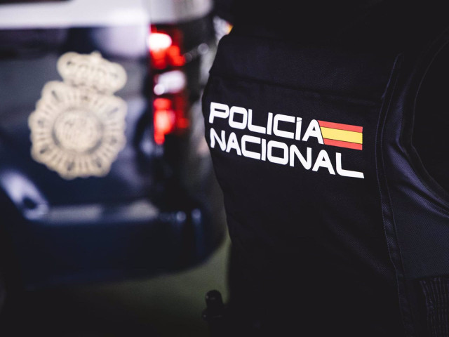 Dos detinguts per intentar assassinar una persona cremant casa seva