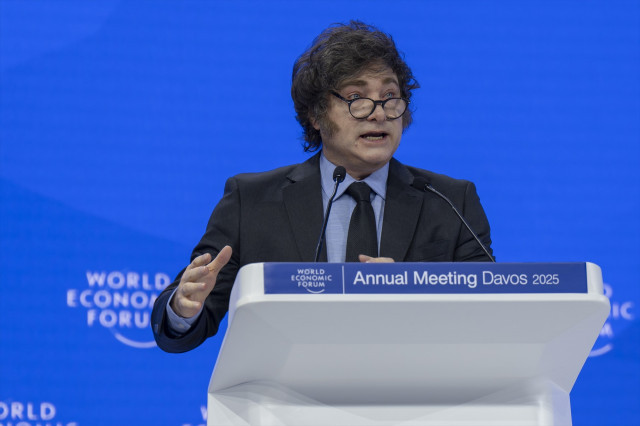 Milei carrega contra l'