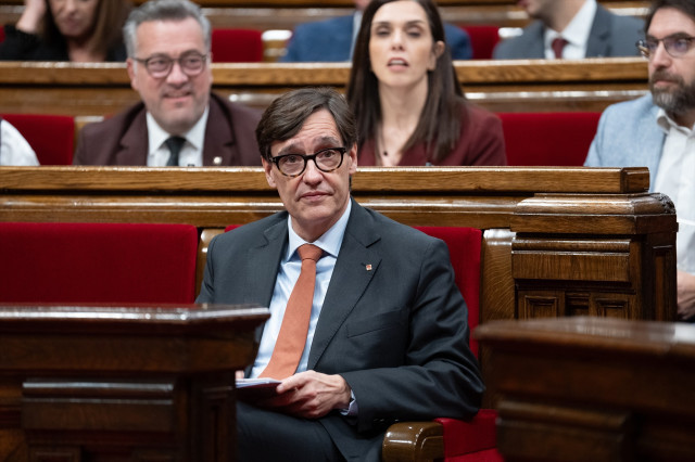 Arriba el primer ple del Parlament del 2025: Illa s'ho juga tot amb la pròrroga pressupostària