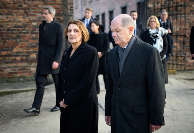 EuropaPress 6481268 27 january 2025 poland oswiecim german chancellor olaf scholz and his wife