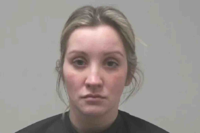 Una mare mata el seu nadó després de quedar-se adormida mentre l'escalfava amb l'assecador