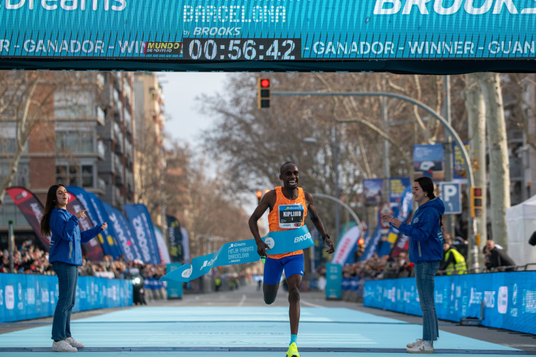 L'ugandés Jacob Kiplimo bat el rècord mundial de la mitja marató a Barcelona
