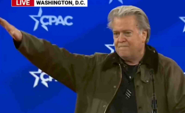 Steve Bannon fa una polèmica salutació nazi a la convenció de Trump i provoca la sortida d'un líder europeu