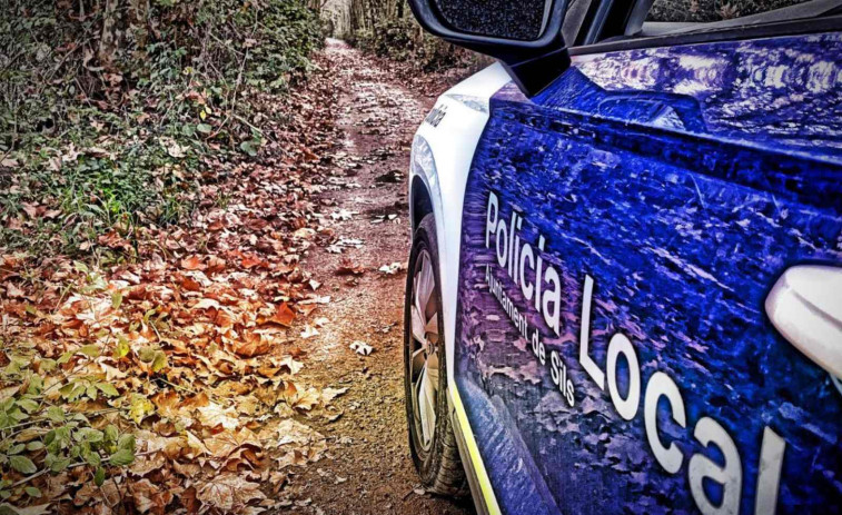 La policia de Sils patrulla els carrers a peu per la manca de vehicles en bon estat
