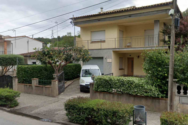 Un home de 90 anys de Girona denuncia que el seu habitatge ha estat ocupat per dues famílies amb nens