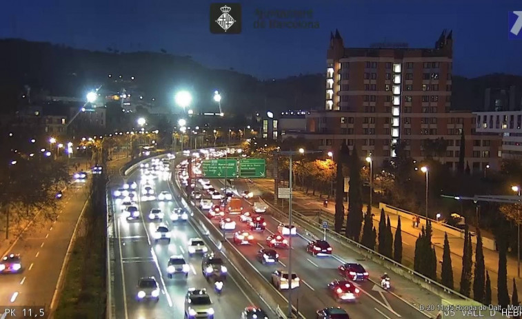 Cues de 8,5 quilòmetres en la Ronda de Dalt de Barcelona després d'un accident