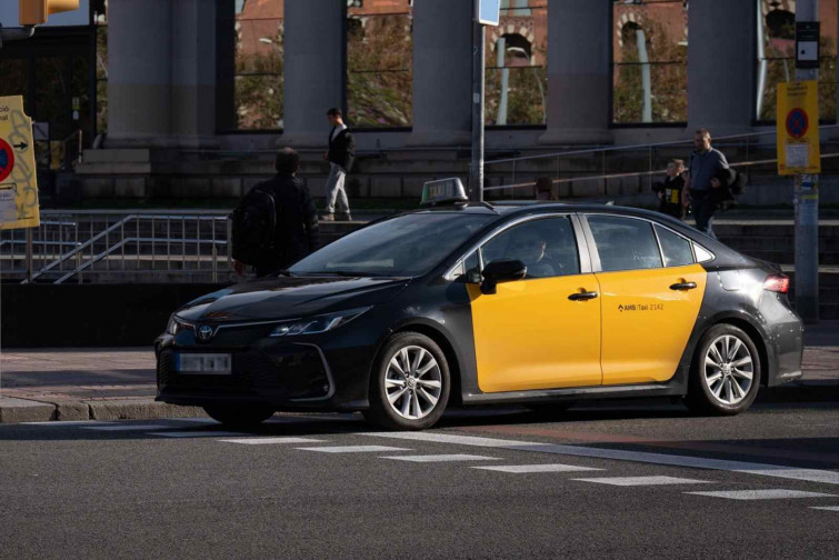 Roben un taxi a punta de navalla a Barcelona i apareix hores després a Marsella